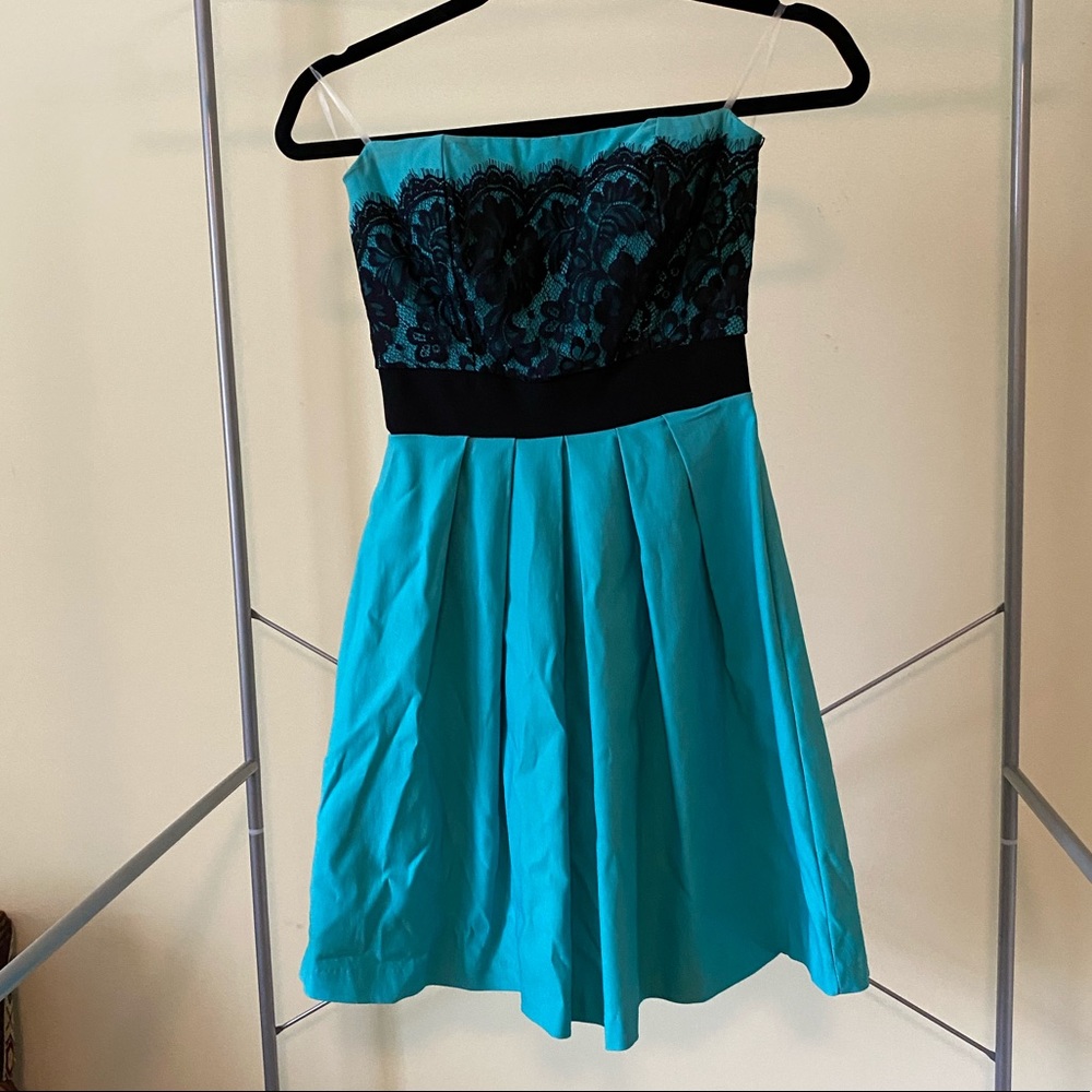 Teal strapless Juniors formal dress